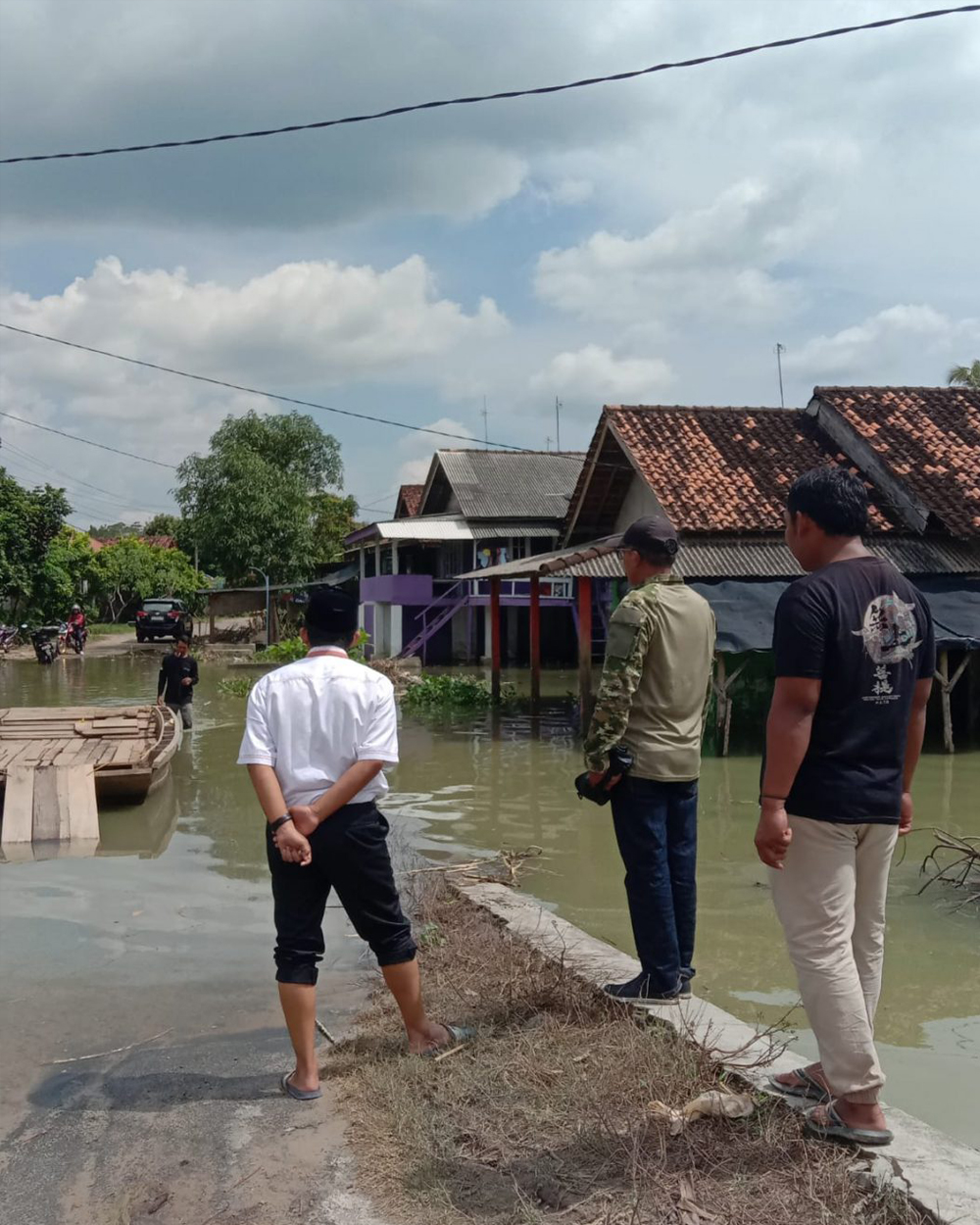 Aleg PKS Dapil Lamtim Inspeksi Lokasi Jembatan Kali Bungur, Desak Pembangunan Segera Dilanjutkan